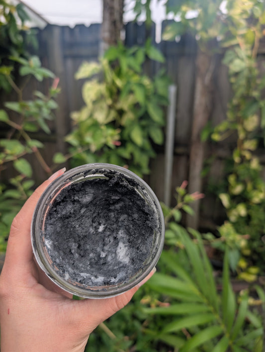 how toothpaste looks, it's ok if coconut is a bit clumpy. To mix more evenly, melt the coconut oil before mixing. 